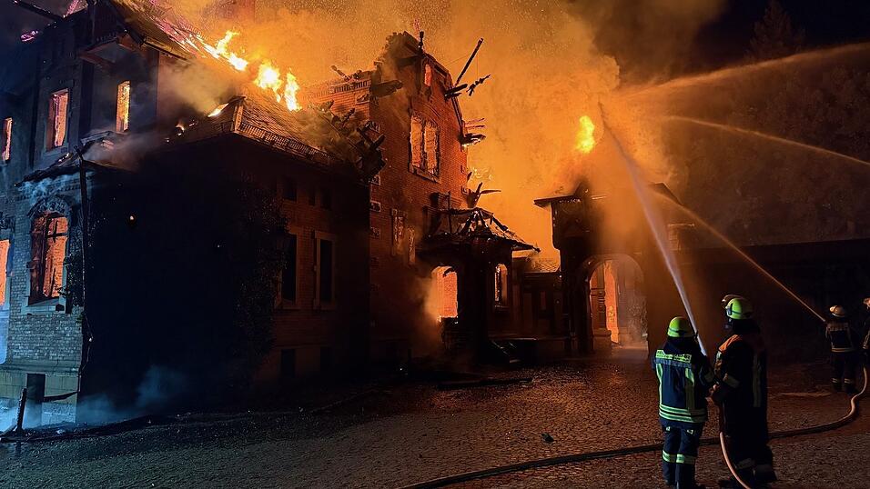 Bis vor einer Woche war das ehemalige Jagdschloss eine Heimat für den Golfsport in der Oberpfalz. Nun gleicht es einer Ruine.