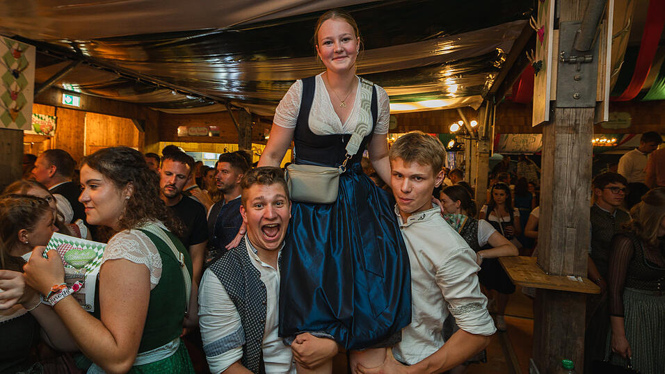 Die Partybilder vom Donnerstag, 15. August 2024, aus dem Festzelt Weckmann. Die Partybilder vom Donnerstag, 15. August 2024, aus dem Festzelt Weckmann.