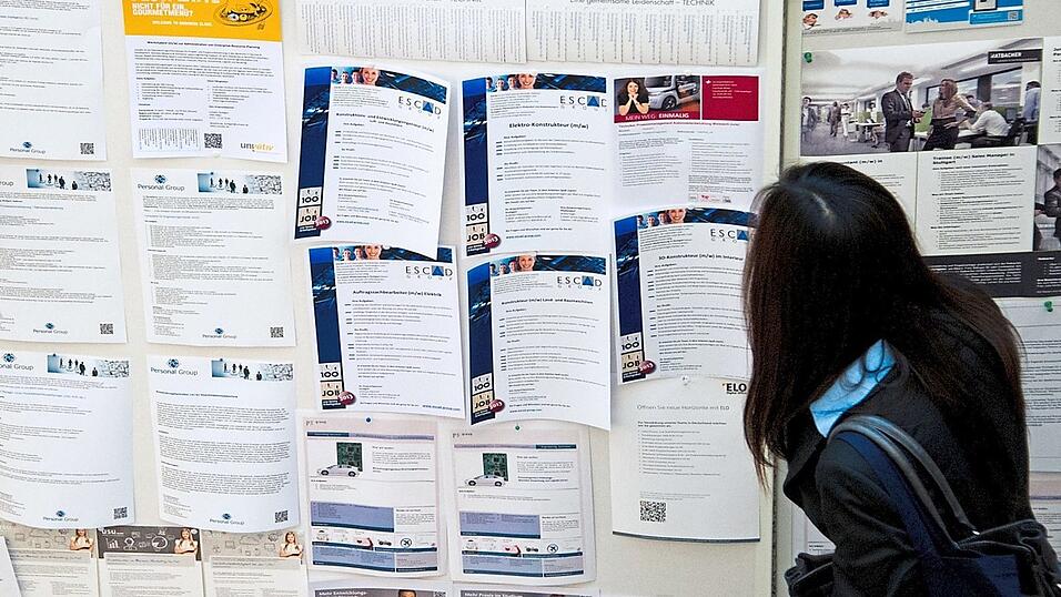 Viele Unternehmen versuchen auf Jobb&ouml;rsen und -messen neue Mitarbeiter zu finden. Durch Corona fielen Veranstaltungen dieser Art aber aus und die Personalsuche wurde noch schwerer. (Symbolfoto)