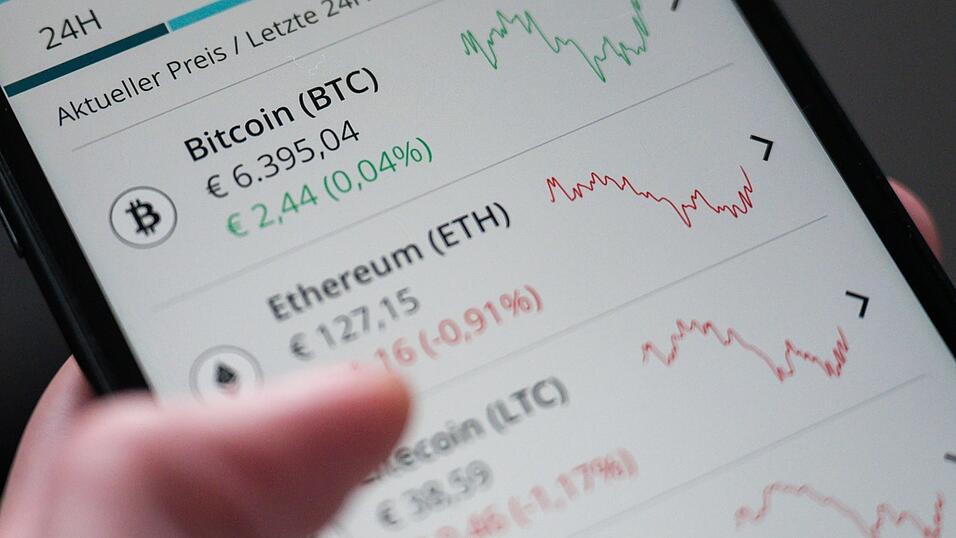 Der Bitcoin etwa war zuletzt von gut 63.000 Dollar auf knapp 32.500 Dollar gecrasht. Der Bitcoin etwa war zuletzt von gut 63.000 Dollar auf knapp 32.500 Dollar gecrasht.