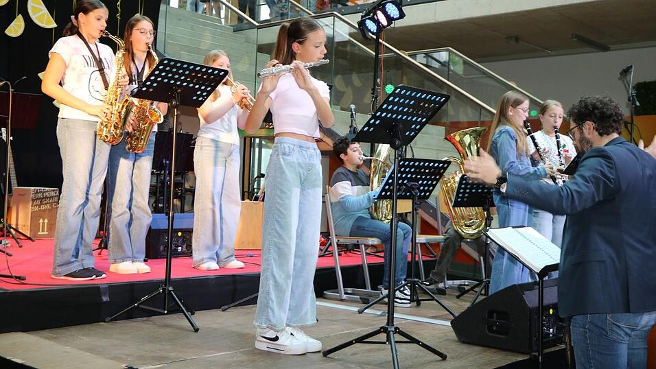 Johannes Bayer leitete die Bläserklasse. Johannes Bayer leitete die Bläserklasse.