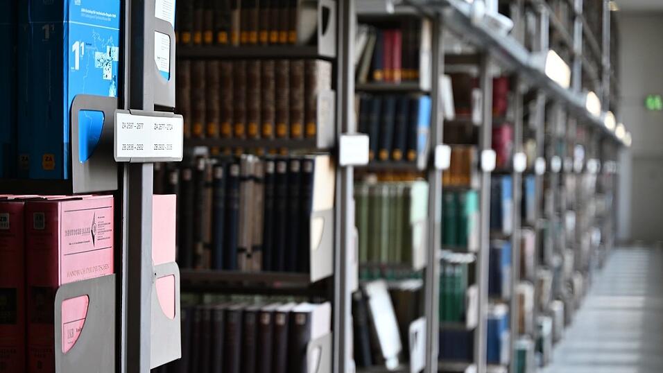 Ein Blick in das Magazin der Bibliothek des Deutschen Museums. Ein Blick in das Magazin der Bibliothek des Deutschen Museums.