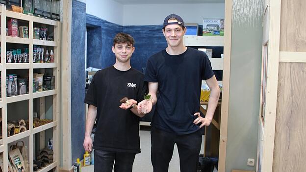 Tim Krolzig und Anton Schall sind Tierliebhaber. Als ausgebildete Tierpfleger mit Fachrichtung Zoo sind sie Experten f&uuml;r alles, was krabbelt und h&uuml;pft.