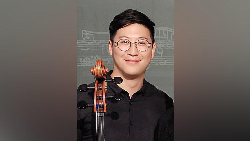 Der Cellist Stefan Shen, geboren 1993, ist einer der beiden Leiter der Philharmonie. Er gewann mehrere Preise bei Jugend musiziert und studiert derzeit in Regensburg Musikpädagogik mit Schwerpunkt Cello Der Cellist Stefan Shen, geboren 1993, ist einer der beiden Leiter der Philharmonie. Er gewann mehrere Preise bei Jugend musiziert und studiert derzeit in Regensburg Musikpädagogik mit Schwerpunkt Cello