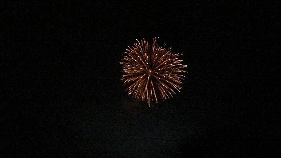 Das war das Abschlussfeuerwerk des Gäubodenvolksfestes 2019. Das war das Abschlussfeuerwerk des Gäubodenvolksfestes 2019.