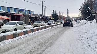 Nach heftigen Regenf&auml;llen hat es in Afghanistan Dutzende Tote und Verletzte gegeben.