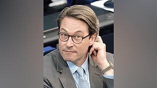 Andreas Scheuer muss bei der Lkw-Maut nachsteuern.
