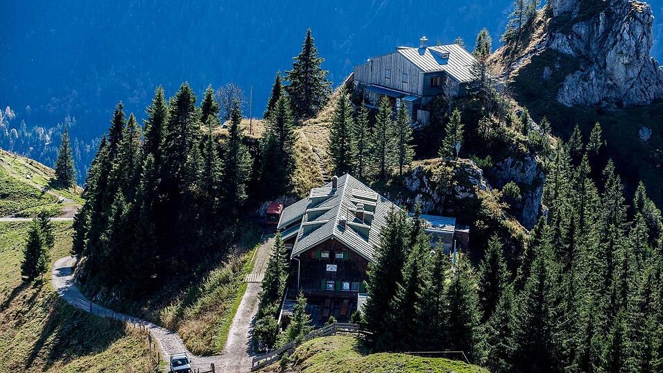Laut Polizei war der Wanderer nahe dem August-Schuster-Haus in Unterammergau unterwegs, als er schwer stürzte. (Archivbild)