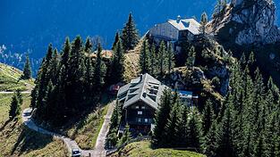 Laut Polizei war der Wanderer nahe dem August-Schuster-Haus in Unterammergau unterwegs, als er schwer stürzte. (Archivbild) Laut Polizei war der Wanderer nahe dem August-Schuster-Haus in Unterammergau unterwegs, als er schwer stürzte. (Archivbild)