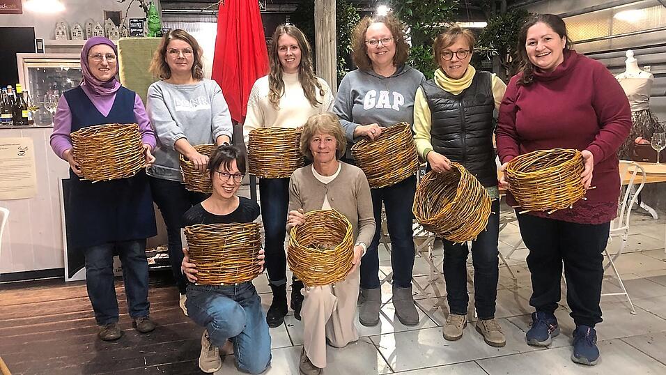 Weidenkorbflechten stand beim 'Frauentreff Multikulturell' auf dem Programm.