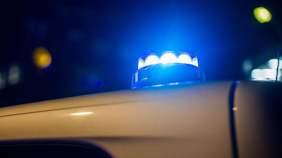 Ein 22-J&auml;hriger soll in Deggendorf eine Frau vergewaltigt haben. Die Polizei ermittelt und sucht Zeugen. (Symbolbild)