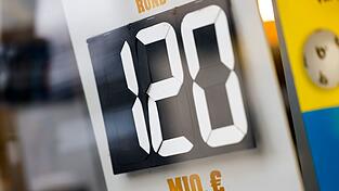Mehr geht nicht beim Eurojackpot: Der 120-Millionen-Topf wurde geknackt. (Archivbild) Mehr geht nicht beim Eurojackpot: Der 120-Millionen-Topf wurde geknackt. (Archivbild)