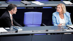 Der Justizminister und die Innenministerin sind sich bis zuletzt nicht einig: Nancy Faeser will eine anlasslose Vorratsdatenspeicherung. Marco Buschmann setzt sich mit dem Quick-Freeze-Verfahren durch. Der Justizminister und die Innenministerin sind sich bis zuletzt nicht einig: Nancy Faeser will eine anlasslose Vorratsdatenspeicherung. Marco Buschmann setzt sich mit dem Quick-Freeze-Verfahren durch.