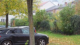 Die Stadt plant eine Erweiterung des Parkplatzes Sandmüllerwiese. Sie hat ein Grundstück gekauft.