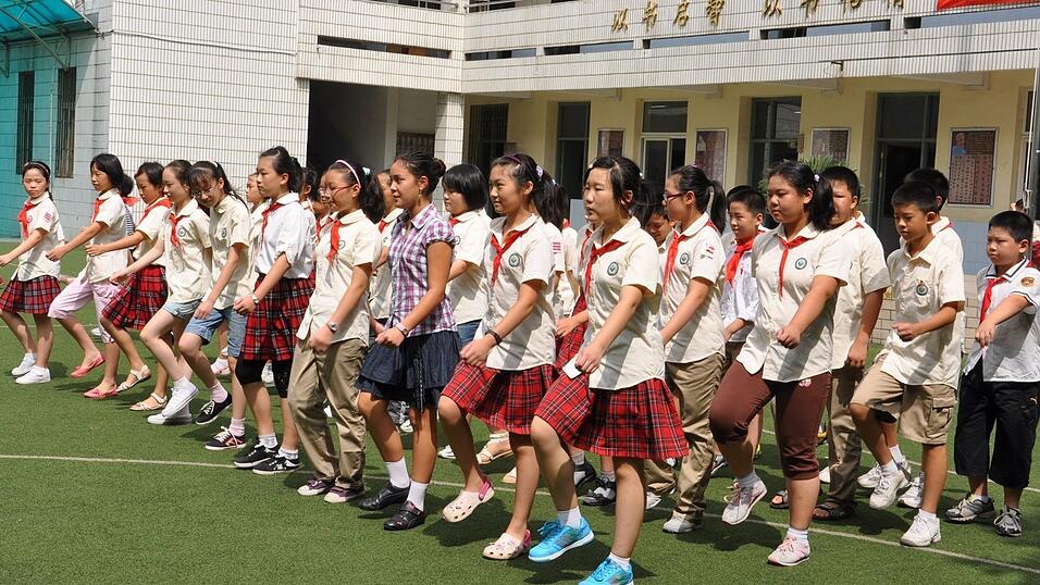Stefanie Maier hat ihre Oma in China besucht. Bei der Gelegenheit ist sie eine Woche auf eine chinesische Grundschule gegangen.