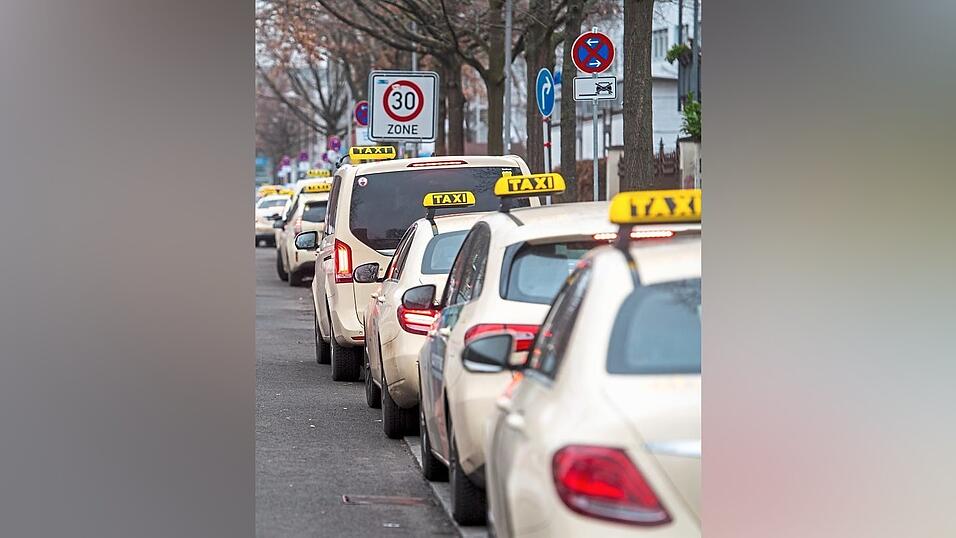 Der Bundestag hat die Reform des Taxi- und Fahrdienstmarktes beschlossen. Der Bundestag hat die Reform des Taxi- und Fahrdienstmarktes beschlossen.