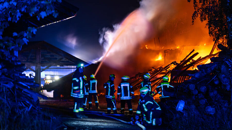 Bei Rinchnach brannte am fr&uuml;hen Sonntagmorgen ein Stall.