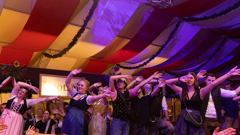 Die Partybilder vom Dienstag, 11. August, aus dem Festzelt Greindl. Die Partybilder vom Dienstag, 11. August, aus dem Festzelt Greindl.