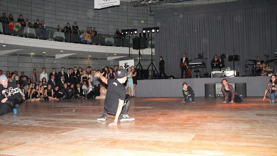 Die Bilder vom Abschlussball der Tanzschule Seidel in der Fraunhofer-Halle am 28. November. Die Bilder vom Abschlussball der Tanzschule Seidel in der Fraunhofer-Halle am 28. November.