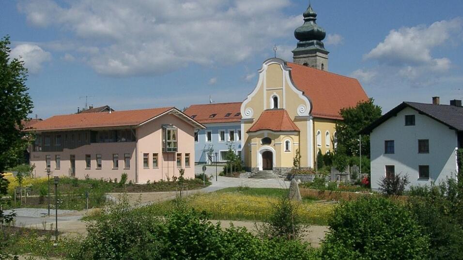 Stühlerücken im Patersdorfer Rathaus: Richard Kauer (FW) nimmt sein Mandat nicht an. Für ihn rückt Sabine Ebnet in den Gemeinderat nach. Stühlerücken im Patersdorfer Rathaus: Richard Kauer (FW) nimmt sein Mandat nicht an. Für ihn rückt Sabine Ebnet in den Gemeinderat nach.