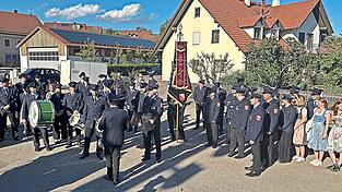 Zum Vereinsheim in Margarethenried zog die Hörgertshausener Wehr mit Musik. Zum Vereinsheim in Margarethenried zog die Hörgertshausener Wehr mit Musik.