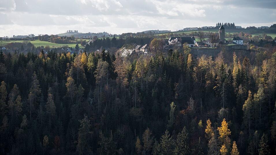 Der Landkreis Hof erwartet, dass die Frankenwaldbrücken in den ersten beiden Jahren bis zu 300.000 Besucherinnen und Besucher in die Region locken werden. (Archivbild)