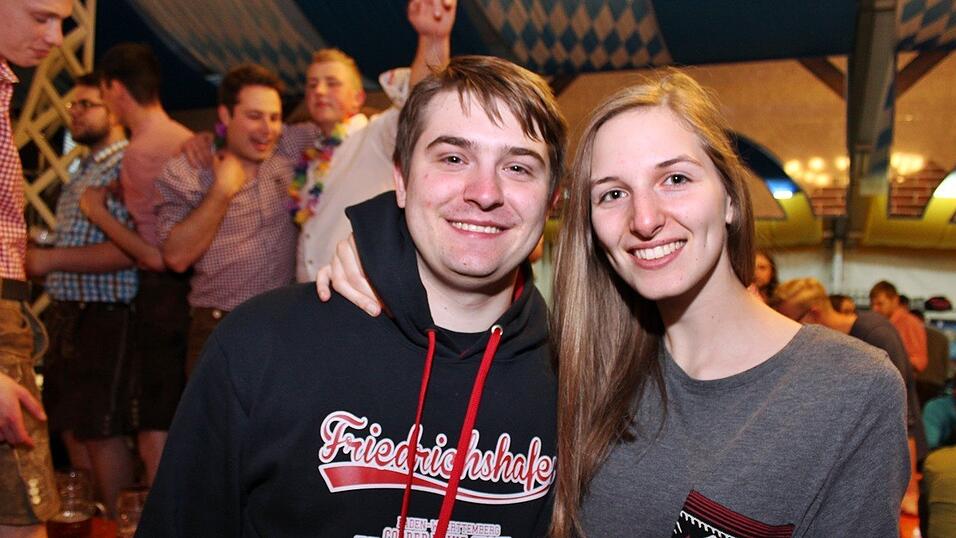 Die Fr&uuml;hjahrsdult 2017 in Landshut neigt sich dem Ende entgegen. Grund genug, noch einmal richtig in den Bierzelten zu feiern - abgerundet vom traditionellen Feuerwerk.