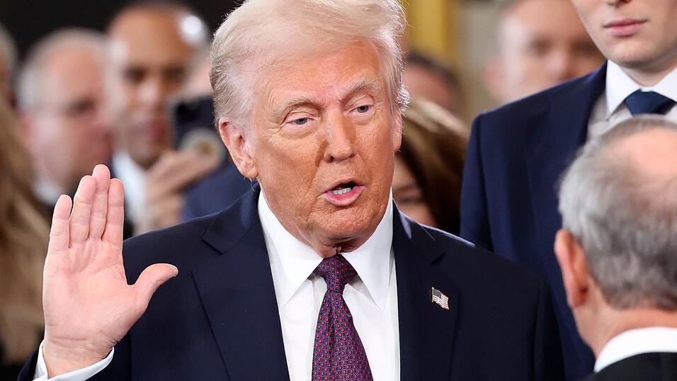 &laquo;America first&raquo; - dieses Ziel macht Donald Trump sofort nach seiner Vereidigung klar. (Archivbild)