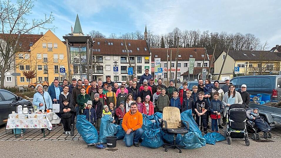 Bei sonnigem Wetter beteiligten sich kürzlich mehr als 60 Mainburger am alljährlichen vom ÖDP-Ortsverband organisierten Ramadama. Bei sonnigem Wetter beteiligten sich kürzlich mehr als 60 Mainburger am alljährlichen vom ÖDP-Ortsverband organisierten Ramadama.