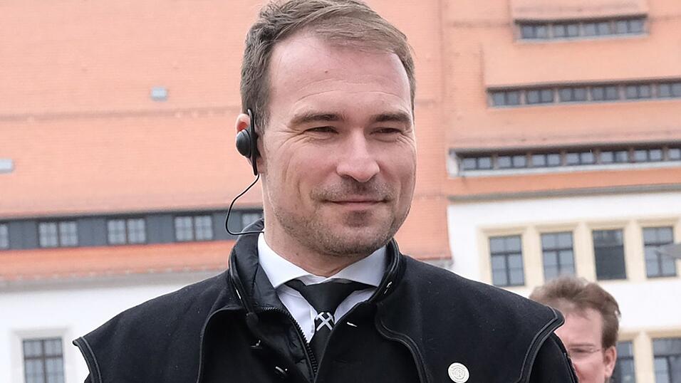 Nach Vorwürfen gegen Freibergs Oberbürgermeister Philipp Preißler (Freie Wähler) hat die Kommunalaufsicht ein Disziplinarverfahren eingeleitet. (Archivbild) Nach Vorwürfen gegen Freibergs Oberbürgermeister Philipp Preißler (Freie Wähler) hat die Kommunalaufsicht ein Disziplinarverfahren eingeleitet. (Archivbild)