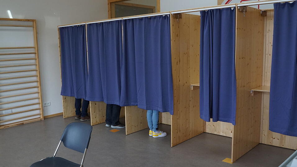 Bei der Bundestagswahl an diesem Sonntag lag die Wahlbeteiligung in Vilsbiburg bei 78,9 Prozent. Vor vier Jahren gaben 77,29 Prozent der Wahlberechtigten in Vilsbiburg ihre Stimme ab. Bei der Bundestagswahl an diesem Sonntag lag die Wahlbeteiligung in Vilsbiburg bei 78,9 Prozent. Vor vier Jahren gaben 77,29 Prozent der Wahlberechtigten in Vilsbiburg ihre Stimme ab.