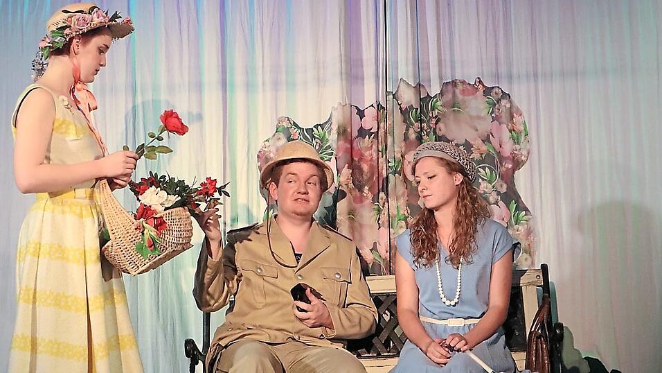 Nach der Kontaktanzeige treffen sich Hugo M&ouml;bius und Lia Compa&szlig; im Park. Dabei bleiben sie nicht ungest&ouml;rt.