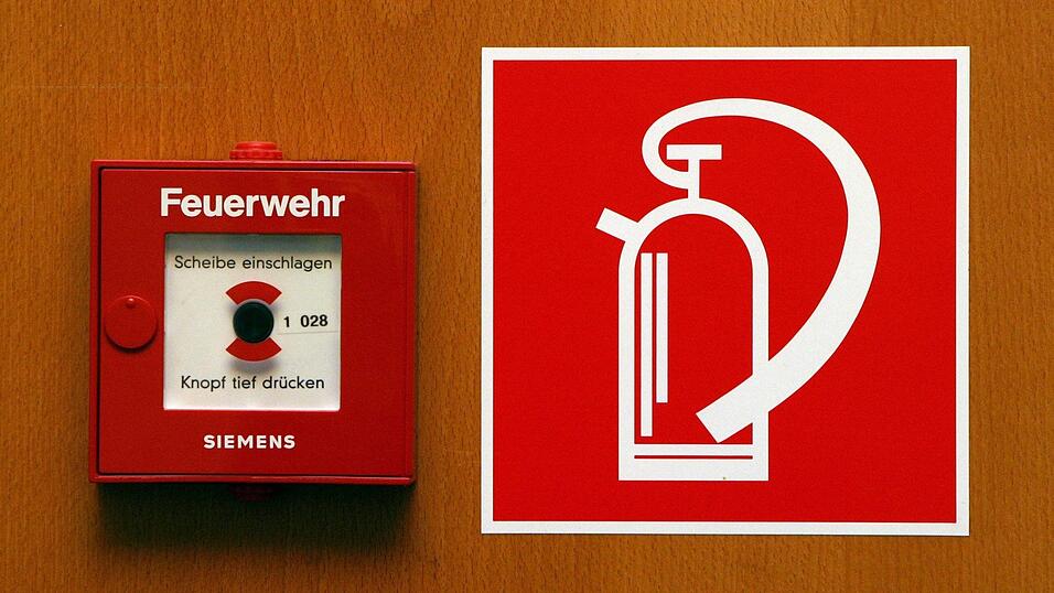 In Landshut wusste ein Paketbote wohl nicht, dass eine Brandmeldeanlage keine Türklingel ist. (Symbolbild)