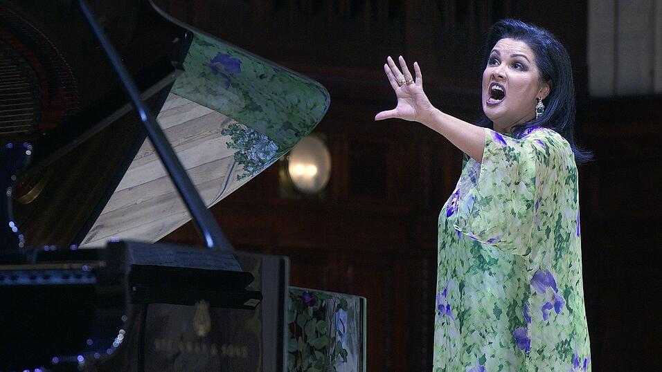Anna Netrebko hat ihr Deb&uuml;t auf dem Gr&uuml;nen H&uuml;gel kurzfristig abgesagt. Sie sei zu ersch&ouml;pft.
