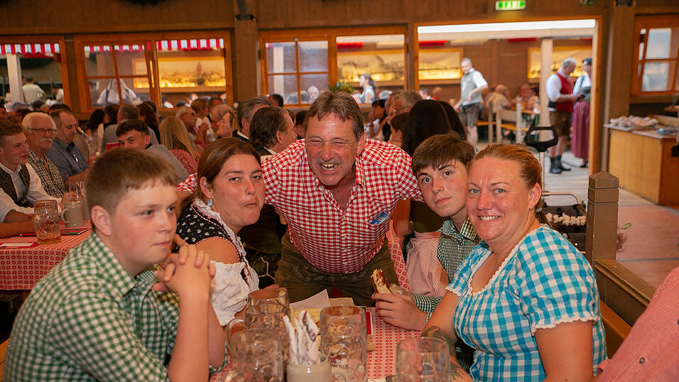 Die Partybilder vom Samstag, 13. August 2022, aus dem Festzelt Krönner.