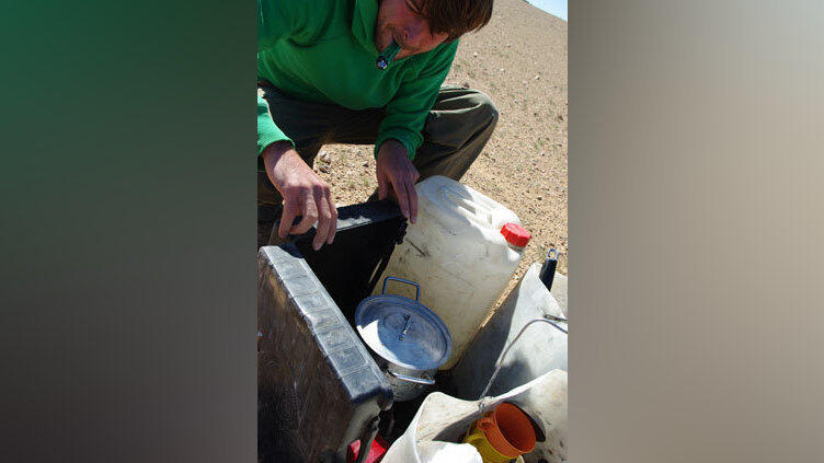 Imke Hansen und Andreas Goldbrunner reisen um die Welt. In der Wüste Gobi. Imke Hansen und Andreas Goldbrunner reisen um die Welt. In der Wüste Gobi.