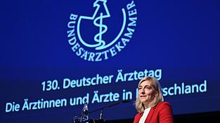 Ministerin Warken verteidigte ihr Sparpaket gegen Kritik der &Auml;rzte.