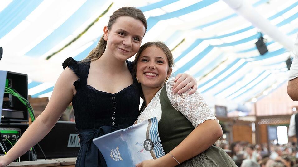 Die Partybilder vom Montag, 10. August, aus dem Festzelt Wenisch. Die Partybilder vom Montag, 10. August, aus dem Festzelt Wenisch.