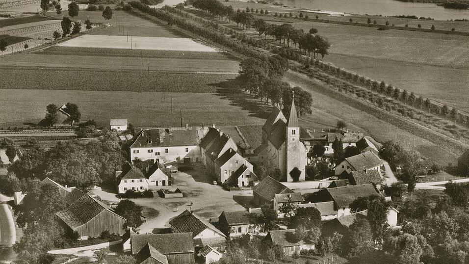 Sossau, Postkarte gelaufen 1961. Und Alburg, 1960er Jahre, Postkarte. Sossau, Postkarte gelaufen 1961. Und Alburg, 1960er Jahre, Postkarte.
