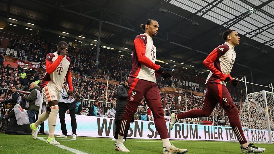 Weil sie zu sp&auml;t auf den Platz kamen, wurde eine Strafe f&auml;llig.