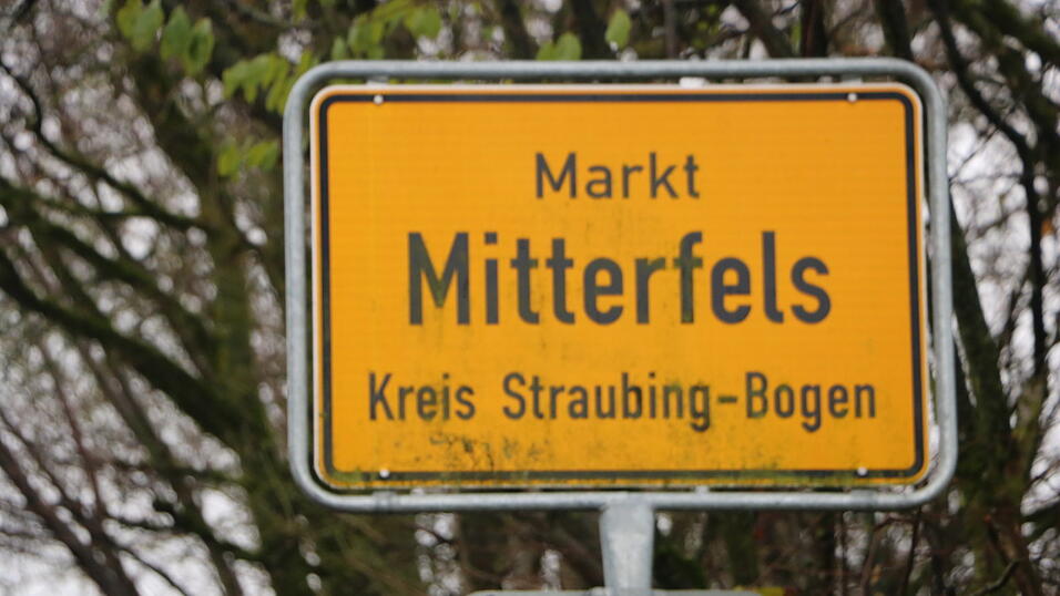 In Mitterfels ist eine Beschilderung mit Verweis auf Gastronomie und Sehenswürdigkeiten geplant.