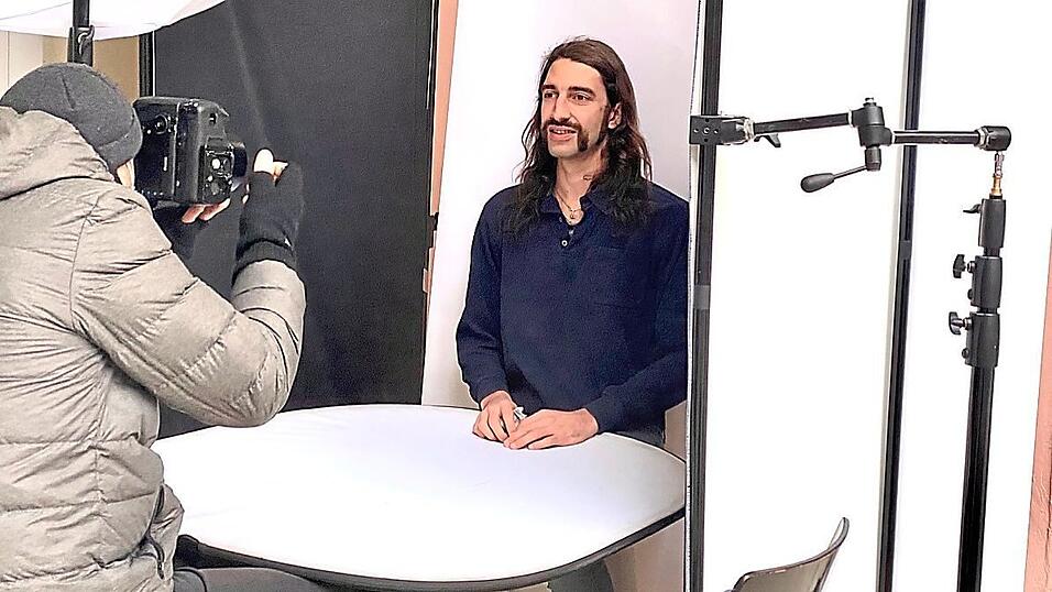 Dominik Roider lässt sich als Kuturgesicht fotografiren Dominik Roider lässt sich als Kuturgesicht fotografiren