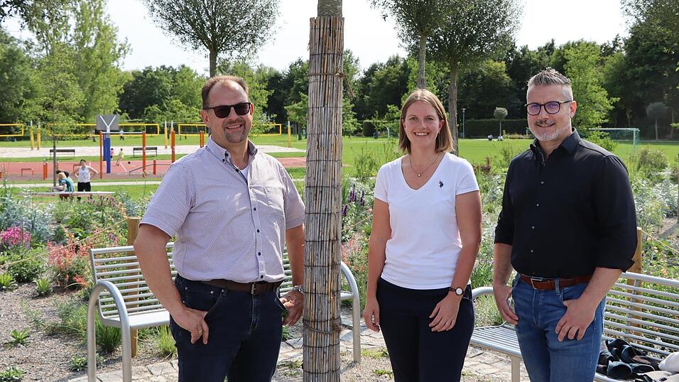 Seit 1. Juli sind sie im Amt: der neue Stadtbaumeister Volker Skibba sowie seine beiden Stellvertreter Melanie Gietl und Josef Ried (von rechts). Seit 1. Juli sind sie im Amt: der neue Stadtbaumeister Volker Skibba sowie seine beiden Stellvertreter Melanie Gietl und Josef Ried (von rechts).