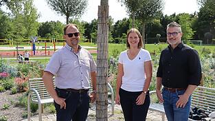 Seit 1. Juli sind sie im Amt: der neue Stadtbaumeister Volker Skibba sowie seine beiden Stellvertreter Melanie Gietl und Josef Ried (von rechts).