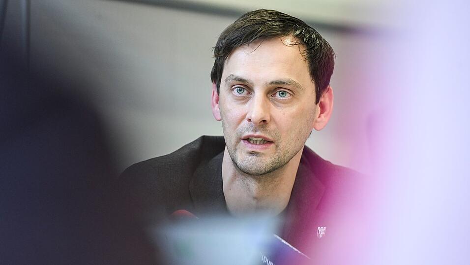 F&uuml;r Neuk&ouml;llns Bezirksb&uuml;rgermeister Martin Hikel braucht es eine interne &Uuml;berpr&uuml;fung der Strukturen und Abl&auml;ufe im Jugendamt. (Archivbild)