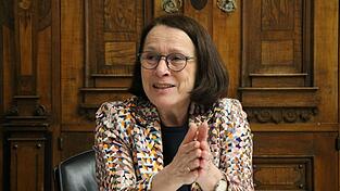 Gertrud Maltz-Schwarzfischer beim Interview in ihrem Amtszimmer, das sie nun an ihren Parteikollegen Thomas Burger weitergibt.