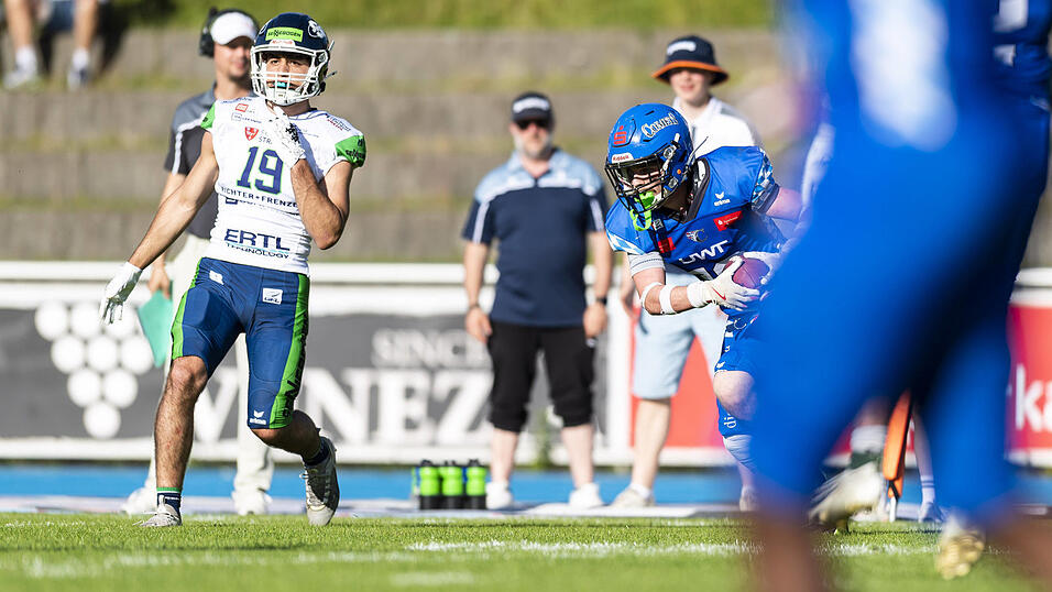 Die Straubing Spiders um Wide Receiver Eloi Soler (l.) sind nun endg&uuml;ltig in der Pflicht, endlich abzuliefern.