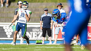 Die Straubing Spiders um Wide Receiver Eloi Soler (l.) sind nun endg&uuml;ltig in der Pflicht, endlich abzuliefern.