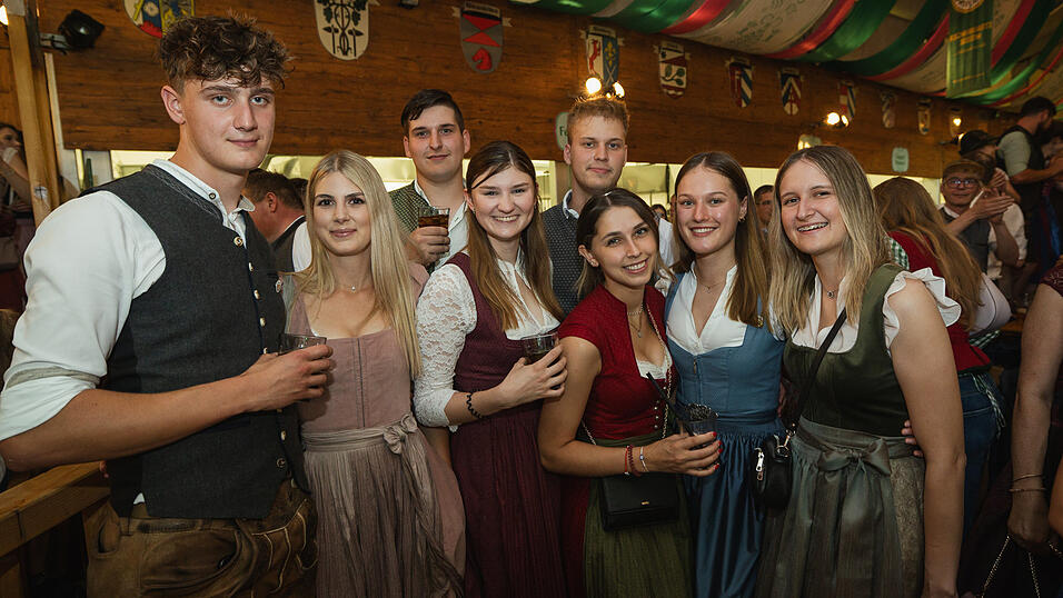 Die Partybilder vom Sonntag, 18. August, aus dem Festzelt Weckmann. Die Partybilder vom Sonntag, 18. August, aus dem Festzelt Weckmann.