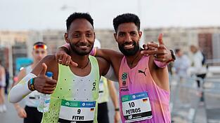Amanal Petros (r) nahm Samuel Fitwi (l) den deutschen Marathon-Rekord wieder ab. Amanal Petros (r) nahm Samuel Fitwi (l) den deutschen Marathon-Rekord wieder ab.